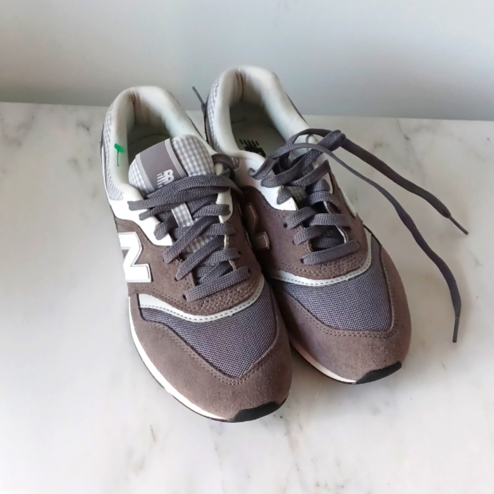 New Balance like new. Size 9